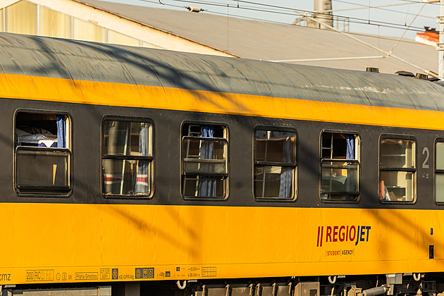 RegioJet vyřadí lehátkové vozy jako ten z nehody u Pardubic, omezí noční spoje