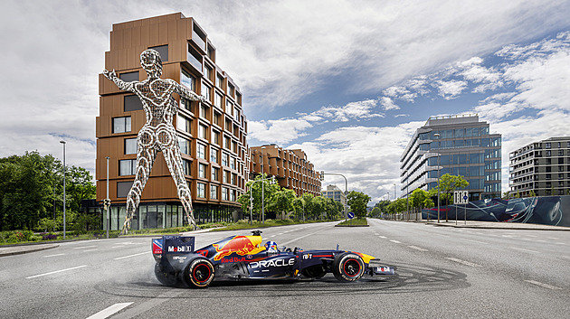 Red Bull si vybral Karlín. Kromě F1 přiveze i drifty nebo kaskadéra