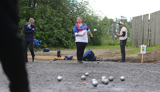 Pétanque me hrát prakticky kadý - dti, veteráni i invalidé. K jeho...