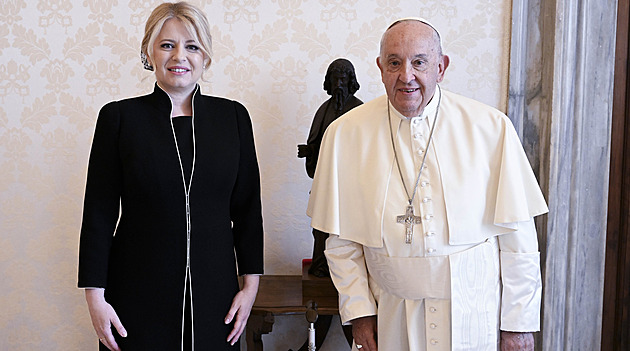 Papež se sešel s Čaputovou a matkami dívek, co zemřely při nehodě autobusu