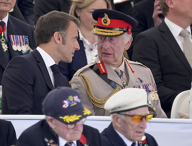 Oslavy 80. výročí Dne D vrcholí. Tyranům ani nyní neuhneme, řekl Biden