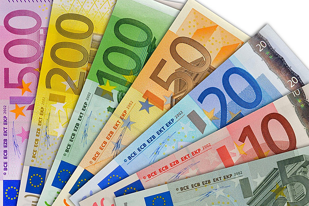 Okamžité platby jsou i v eurech. Banky hlídají praní špinavých peněz