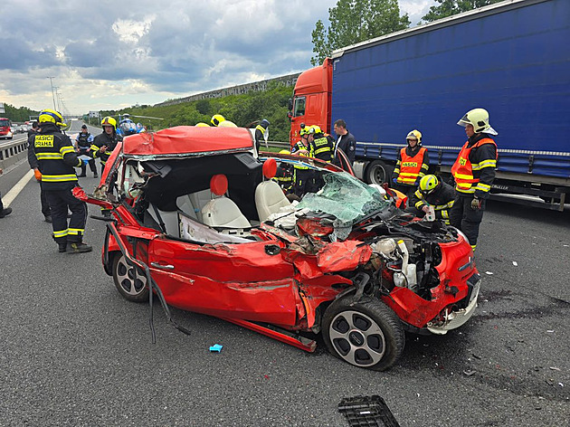 Příjezd do Prahy po D1 komplikovala nehoda, jednoho zraněného převezl vrtulník