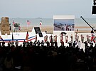 Zaátek mezinárodního vzpomínkového ceremoniálu na plái Omaha u píleitosti...