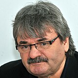 Bay Büyükbaba, yalan söyleme.  Sendikadan Sheba gergin seçimler öncesinde dava açmakla tehdit ediyor