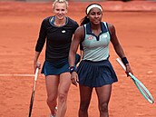 Kateina Siniaková a Coco Gauffová ve tvrtfinále Roland Garros.
