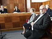 Miroslav Pelta a Simona Kratochvílová si u soudu vyslechli zruení rozsudku v...