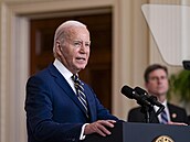 Joe Biden na tiskové konferenci, kde oznámil zpísnní migraní politiky (4....