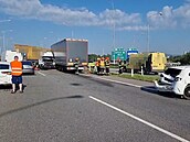 Nehoda desítky aut omezila ve smru na Prahu dopravu na 196. kilometru dálnice...