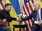 Americký prezident Joe Biden na setkání s ukrajinským prezidentem Volodymyrem...