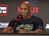 Boxer Mike Tyson bhem pedzápasové tiskové konference.