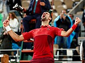 Novak Djokovi se raduje z postupu do osmifinále Roland Garros.