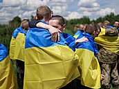 Ukrajintí válení zajatci po proputní a návratu dom (31. kvtna 2024)