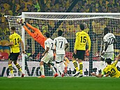 Branká Borussie Dortmund Gregor Kobel likviduje ance ve finále Ligy mistr.