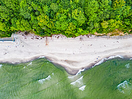 Polské pob�e�í Baltu je tém�� souvislým �et�zcem píse�ného pob�e�í. Co od n�j...