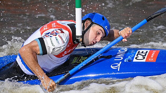 Bir ara gelmesi gerekiyordu.  Sparkle: Bunun her şeyle ilgili olduğunu kafana sokmuyorsun