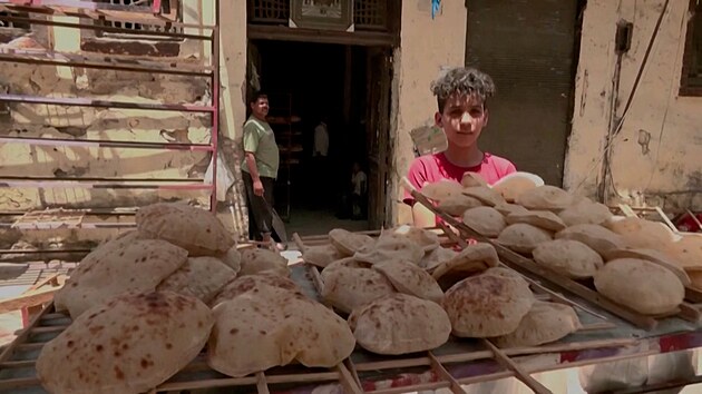 A chud maj problm. Egypt po desetiletch zdrail dotovan chleba
