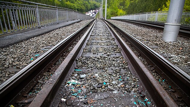 Nejm�n� jednoho mrtv�ho a v�ce ne� stovku ran�n�ch si vy��dala sr�ka tramvaj� na most� v rusk�m m�st� Kemerovo. (6. �ervna 2024)