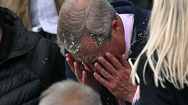 Nigel Farage zah�jil v obvodu Clacton p�edvolebn� kampa�. (4. �ervna 2024)