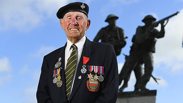 Ken Cooke, veterán z bitvy o Normandii v roce 1944, na snímku z roku 2022