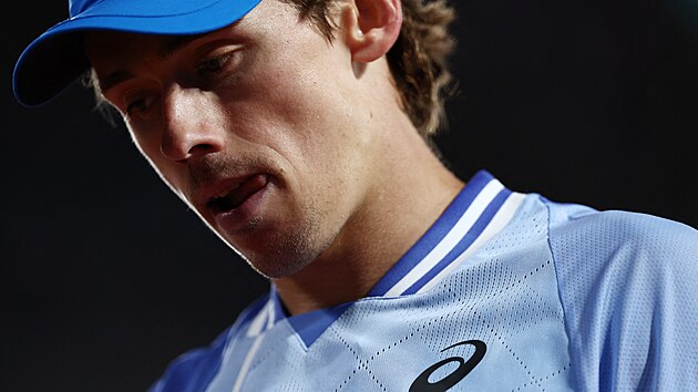 Australsk� tenista Alex De Minaur ve �tvrtfin�le Roland Garros.