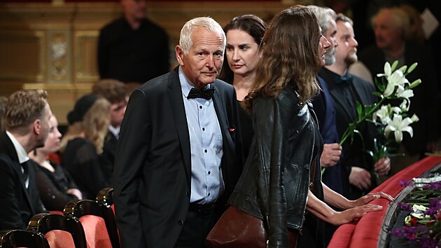 Veejnost a kolegov se v historick budov Nrodnho divadla naposledy lou s hercem a reisrem Janem Kaerem, kter zemel 24. kvtna ve vku 87 let. Na snmku je kardiochirurg Jan Pirk. (5. ervna 2024)