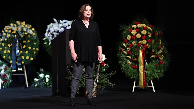 Veejnost a kolegov se v pln budov Nrodnho divadla naposledy lou s hercem a reisrem Janem Kaerem. Na snmku hereka Jitka Smutn. (5. ervna 2024)