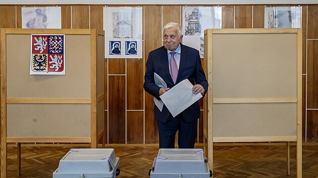 V�clav Klaus vol� ve volb�ch do Evropsk�ho parlamentu. (7. �ervna 2024)