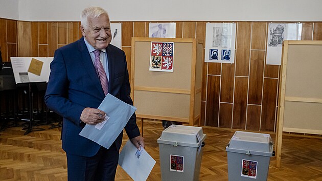 V�clav Klaus vol� ve volb�ch do Evropsk�ho parlamentu. (7. �ervna 2024)