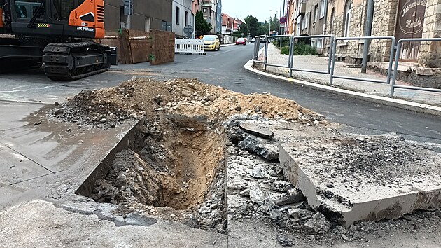 Rekonstrukce vodovodu a kanalizace v Litomicch pinesla a jet pinese adu uzavrek. (3. ervna 2024)