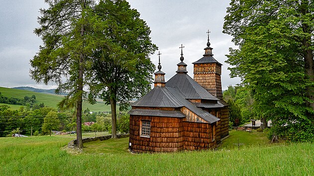 D�ev�n� �eckokatolick� kostel v�Leluchow� je jednou z�mnoha staveb na malopolsk� Stezce d�ev�n� architektury.