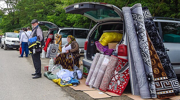 Zat�mco obec Rusk� Vo�a nad Popradom v�sobotu r�no sp�, v�sousedn�m Leluchow� prob�haj� �iv� trhy.