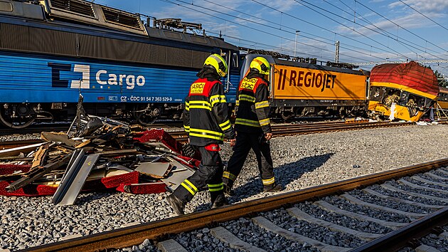 V Pardubicch se srazil nkladn vlak s rychlkem, tyi lid nehodu nepeili. (6. ervna 2024)
