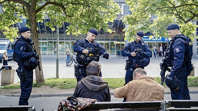 Policejn kontroly na Hlavnm ndra v Praze. (6. ervna 2024)