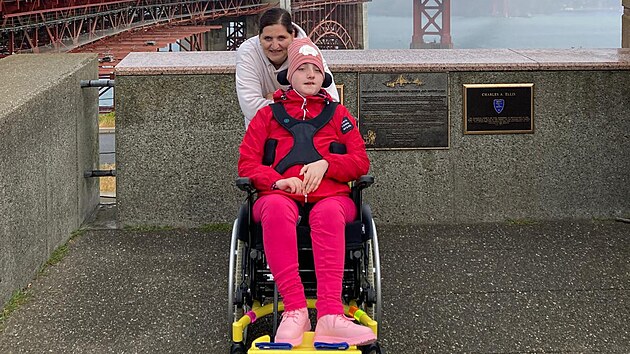 Patn�ctilet� M�a Hlav��kov� se do�kala extr�mn� drah� genov� l��by syndromu AADC v USA. (�erven 2024)