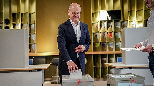 Volby do Evropsk�ho parlamentu prob�haj� v ned�li tak� v N�mecku, kde sv�j hlas u� odevzdal i n�meck� kancl�� Olaf Scholz. (9. �ervna 2024)