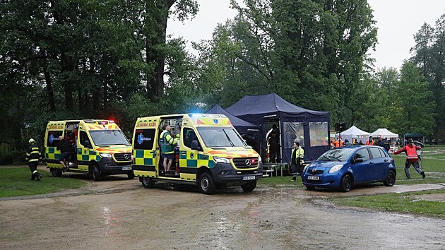 Blesk v Liberci zranil v�ce ne� deset lid�, v z�meck�m parku ude�il do zem�. (2. �ervna 2024)