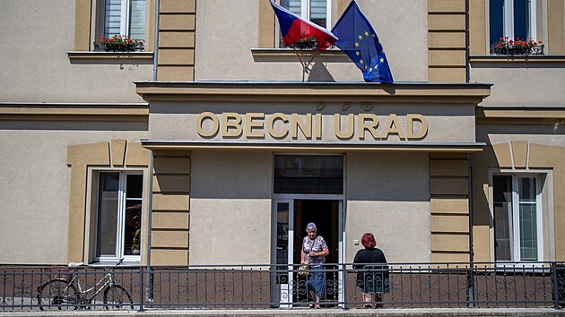 Referendum v Doln Lutyni na Karvinsku kter rozhodovalo o tom, zda m obec bojovat proti plnm na vstavbu gigafactory. (8. ervna 2024)
