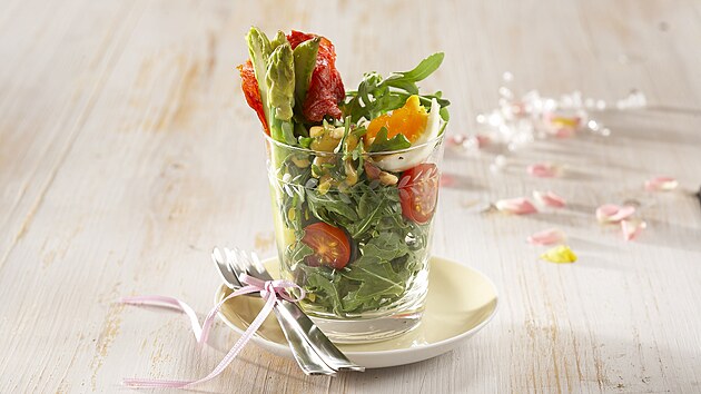 Salát s chestem a suenými rajaty