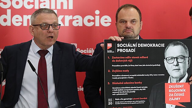 Volební lídr SOCDEM do eurovoleb Lubomír Zaorálek a p�edseda strany Michal...