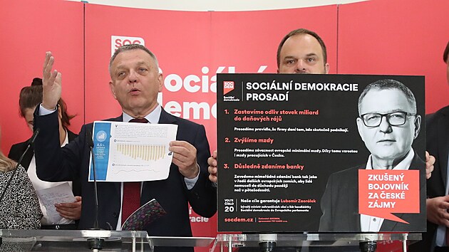 Volebn� l�dr SOCDEM Lubom�r Zaor�lek a p�edseda SOCDEM Michal �marda na p�edvolebn� tiskov� konferenci