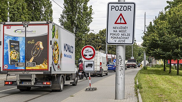 Nezvykl znaka se objevila v Brn u Malomickho mostu.