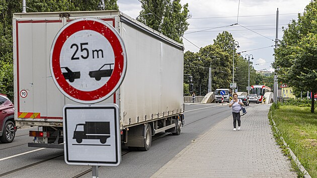 Nezvykl znaka se objevila v Brn u Malomickho mostu.