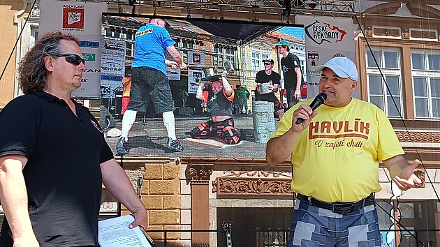 V minulosti si elezn Zekon - rovn v Pelhimov - nechal tpat dv na sv hlav.