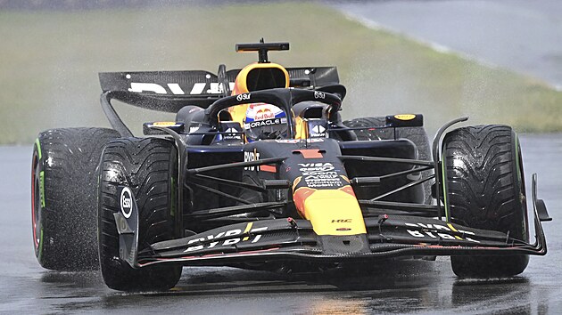 Z�vodn�k Red Bullu Max Verstappen vyb�r� zat��ku.