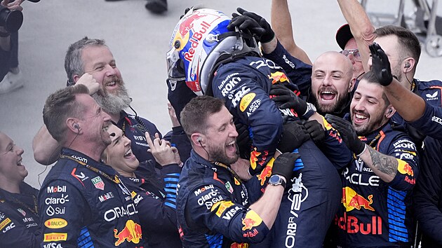Max Verstappen se raduje z prvn�ho m�sta Velk� ceny Kanady.