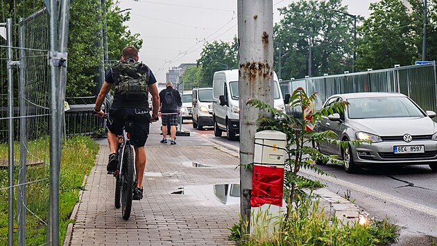 Chodci a cyklist mus dodrovat pravidla silninho provozu.