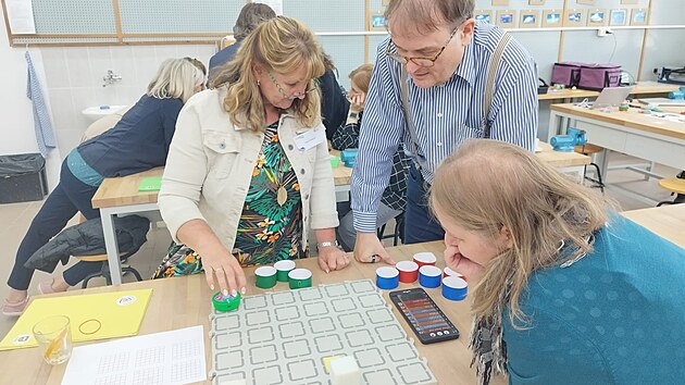 Pedagogov na workshopu ve Skaln zkoumali umlou inteligenci a uili se, jak ji zapojit do vuky.