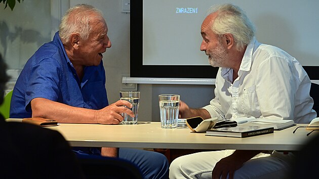 Zahjen vstavy Pbh stolu pedstavujc osobn pedmty Adolfa Hitlera na zmku v Beov nad Teplou. (6. ervna 2024)