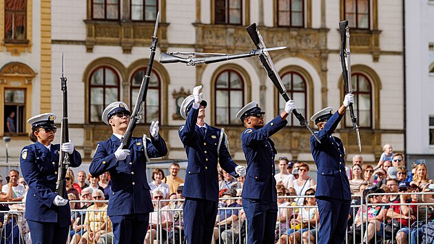 Na mezinrodn pehldku jednotek estnch str dorazili do Olomouce i zstupci z USA.